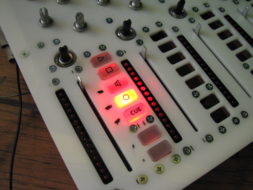 Ableton Live users should quickly be able to get to grips with the hardware's interface.